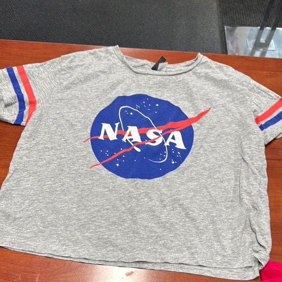 Divided nasa tee M // 092905 - Picture 1 of 2
